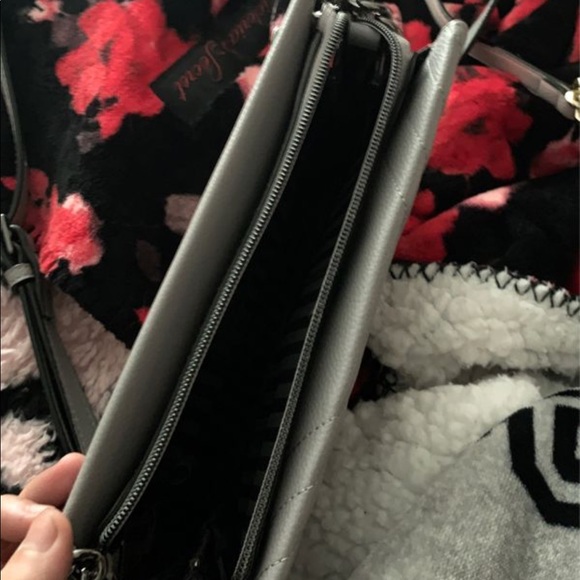 Victoria Secret Studded V-Quilt 24/7 Crossbody - Picture 8 of 8